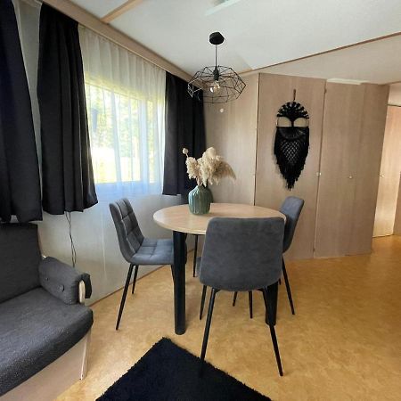 Chalet 'T Rijsterbos Op Camping Met Zwembad! Villa Dış mekan fotoğraf