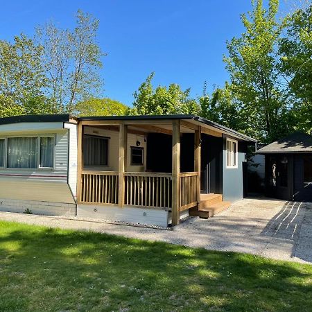 Chalet 'T Rijsterbos Op Camping Met Zwembad! Villa Dış mekan fotoğraf
