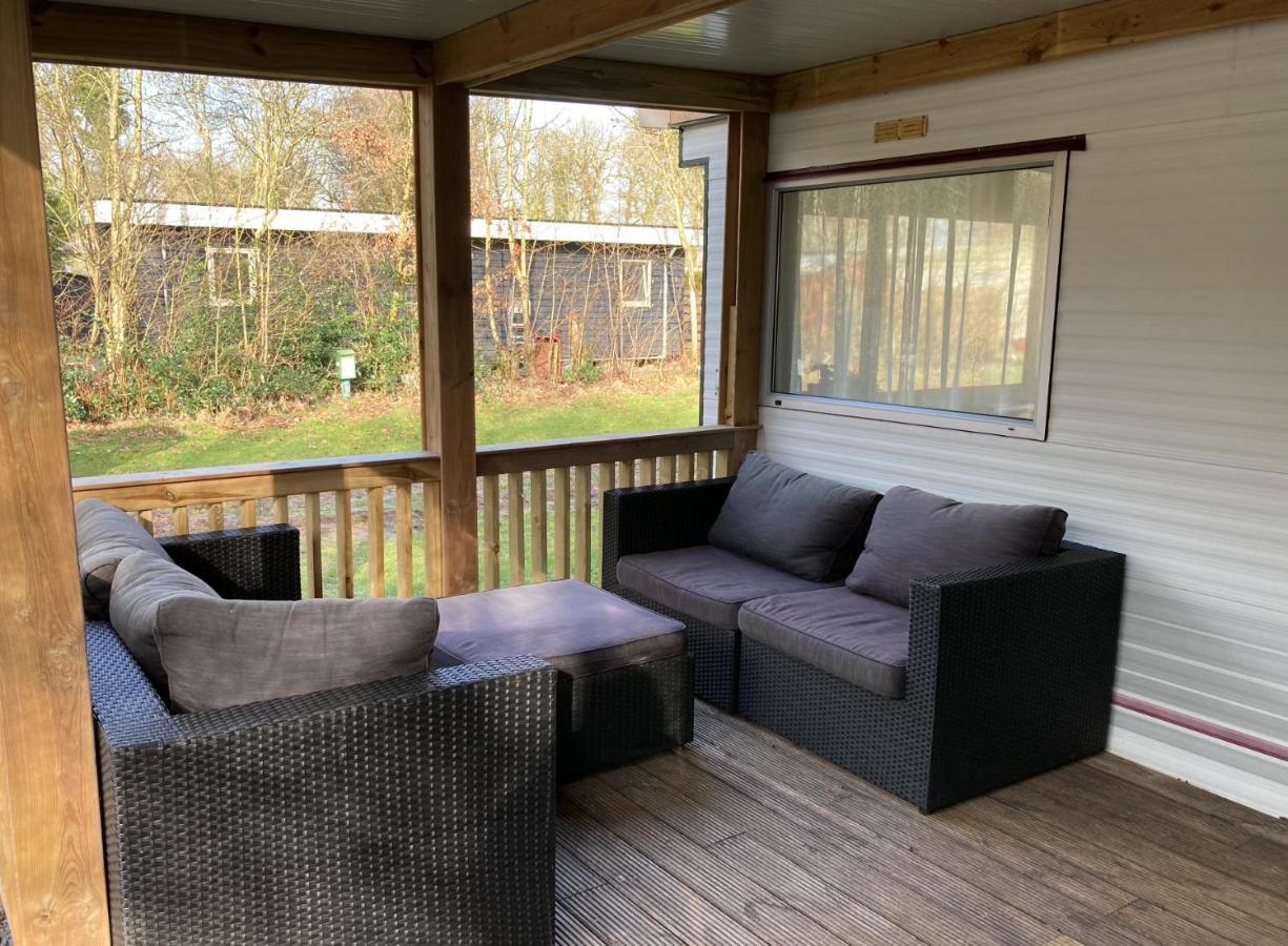 Chalet 'T Rijsterbos Op Camping Met Zwembad! Villa Dış mekan fotoğraf