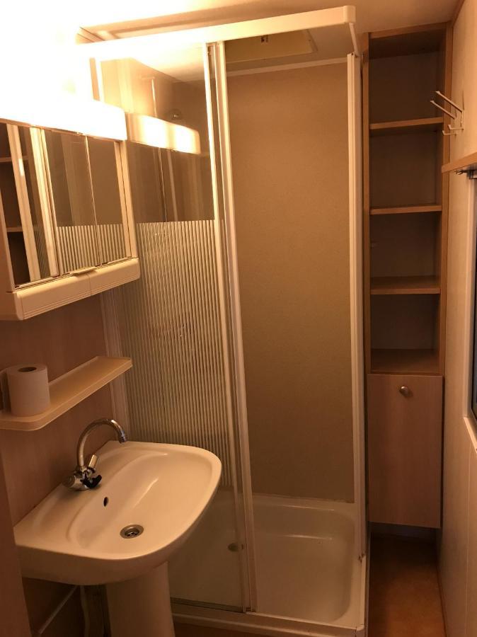 Chalet 'T Rijsterbos Op Camping Met Zwembad! Villa Dış mekan fotoğraf