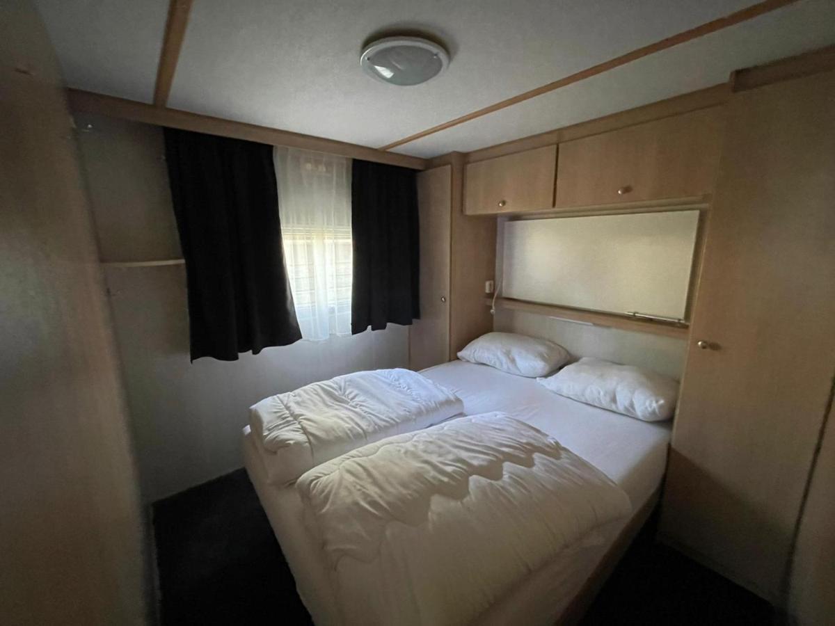 Chalet 'T Rijsterbos Op Camping Met Zwembad! Villa Dış mekan fotoğraf