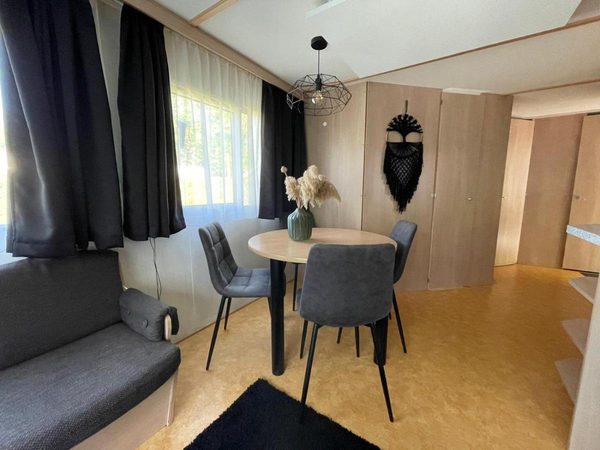 Chalet 'T Rijsterbos Op Camping Met Zwembad! Villa Dış mekan fotoğraf