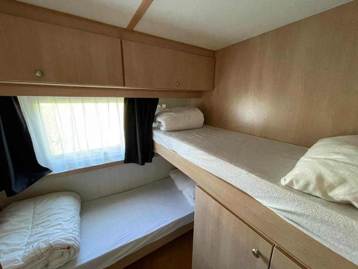 Chalet 'T Rijsterbos Op Camping Met Zwembad! Villa Dış mekan fotoğraf